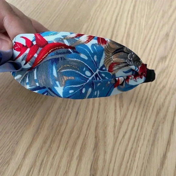 🆕Blue Multi-print Bow Knot Headband🆕 - Picture 4 of 5